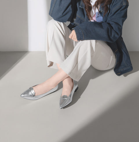 2025AWBI：甲浅ポインテッドトゥ ローファー（124）シルバー/mamian（マミアン）