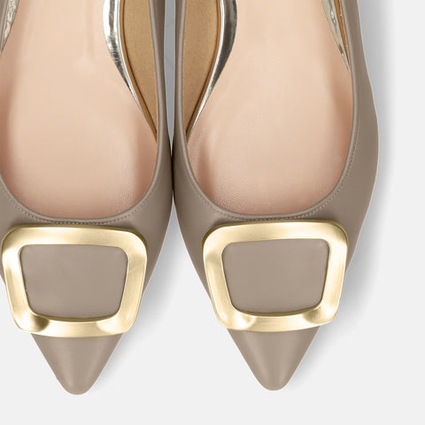 2025AW：ポインテッドトゥ バックル付き フラットシューズ（4785）グレージュ/mamian（マミアン）