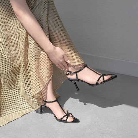 30%OFF：2025SS：ポインテッドトゥ Tストラップ サンダル（m65107）ブラックE/mamian（マミアン）